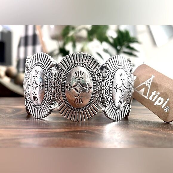 Jewelry - Silvertone boho Southwest Concho Stretch Bracelet